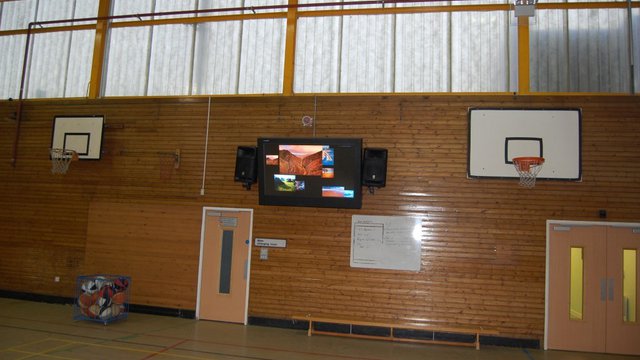 6 benefits of digital signage in education